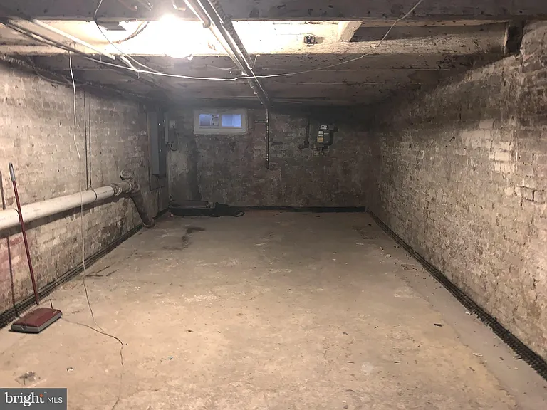 616 S Chapel St — Photo 17