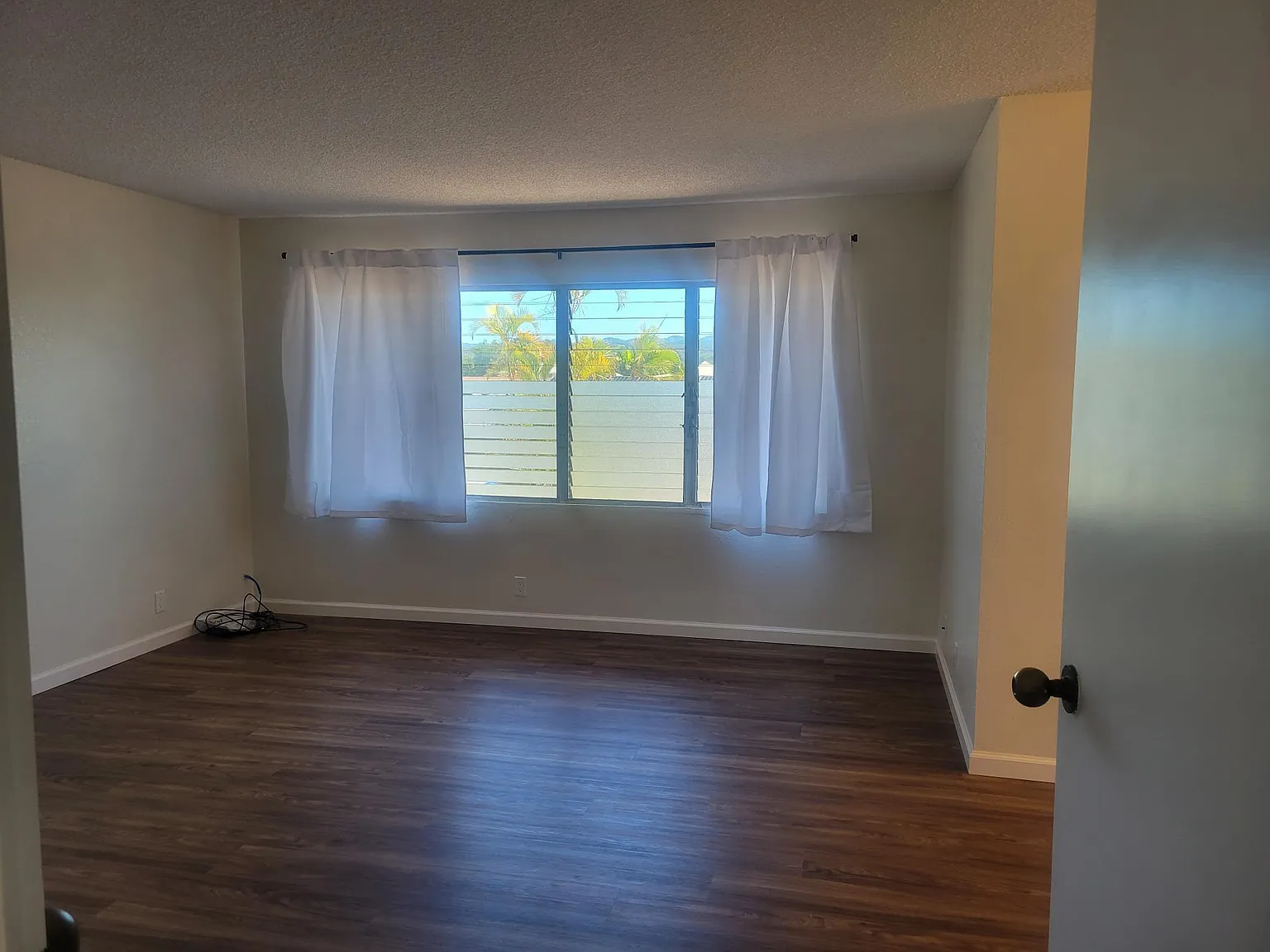 4 bed, 1880 sqft, $4,400 — Photo 2
