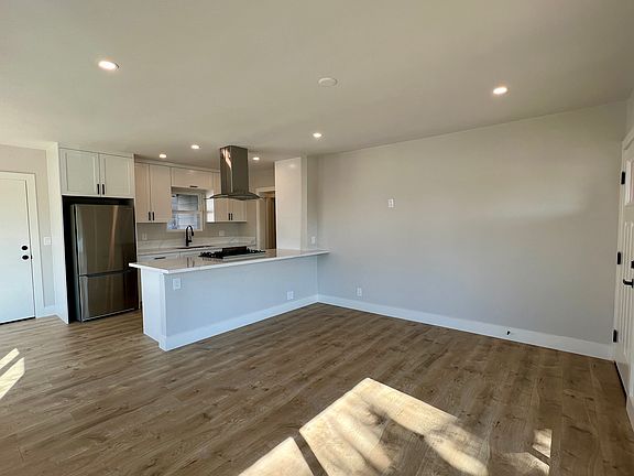 3rd image of 3424 Grim Ave
