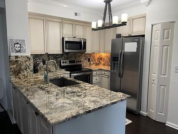 4th image of 580 S Sapodilla Ave APT 207