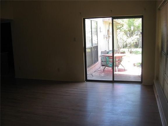 2nd image of 1809 Medina Dr