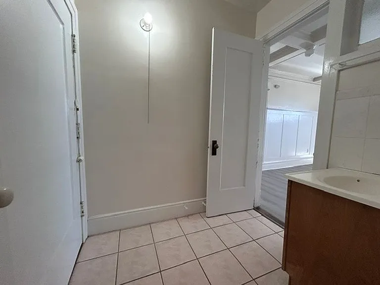 Coming soon, Spacious, Studio, One Bath Unit, with upgraded floors, above commercial shops — Photo 9