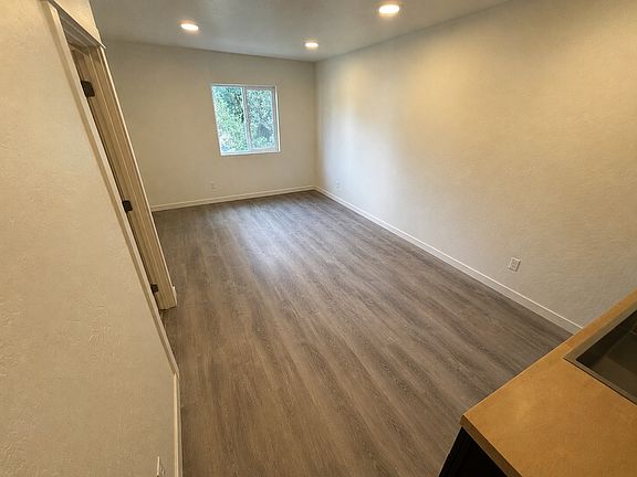 3rd image of 432 E 8th St #4
