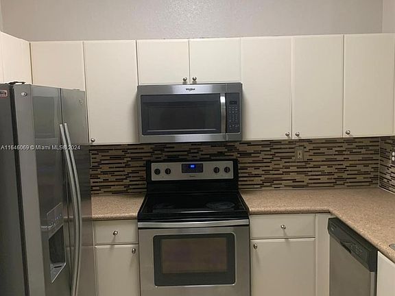 2nd image of 2811 SE 17th Ave Unit 203