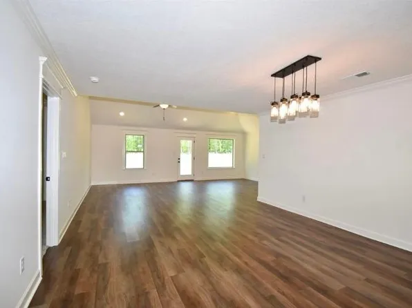 66 Bear Trace Dr, Jackson, TN 38305