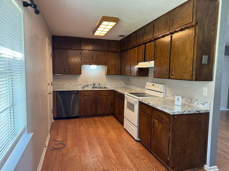 801 Park Plaza Dr — Photo 8