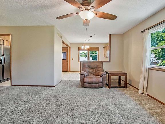 5th image of 315 E Young St