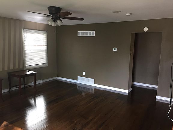 3rd image of 112 Covington Dr