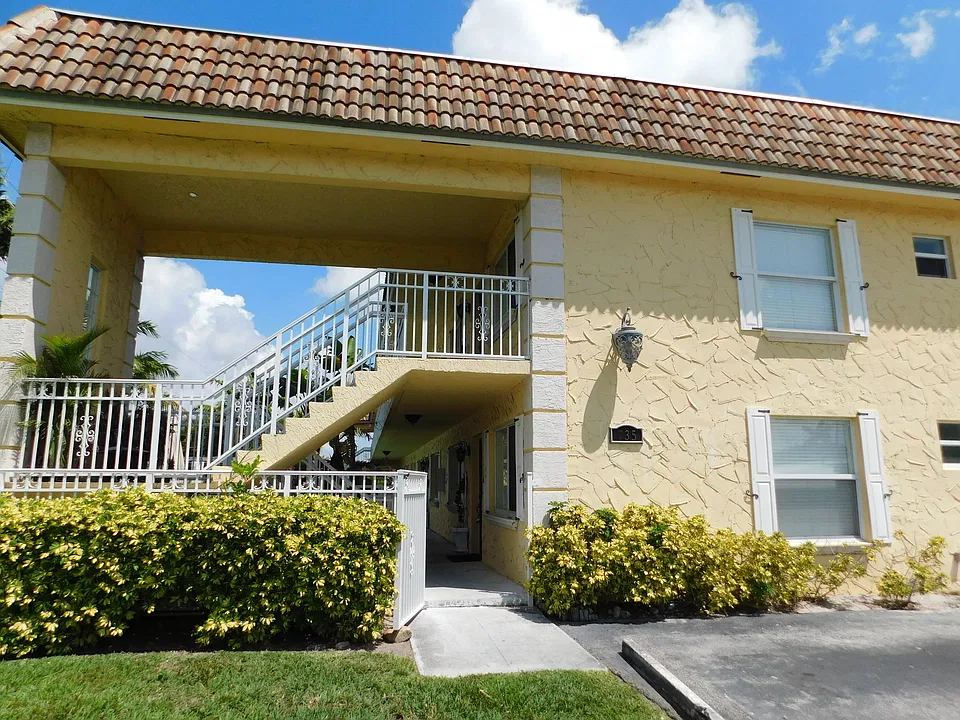 735 Hummingbird Way #104