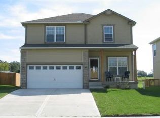 1011 Tamarisk Dr, Leavenworth, KS 66048
