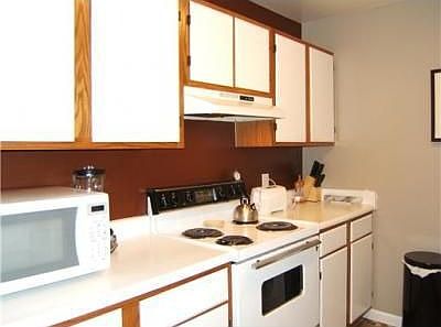 2nd image of 727 Clubhouse Dr