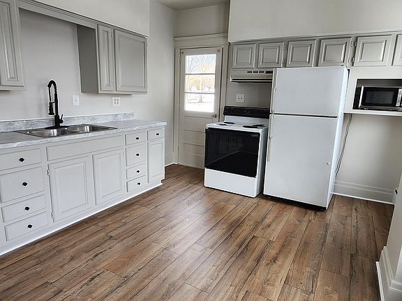 2nd image of 901 N Lincoln St #N