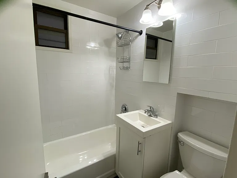 315 W 54th St #12 — Photo 10