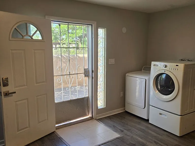 411 Manzano St NE #A — Photo 5