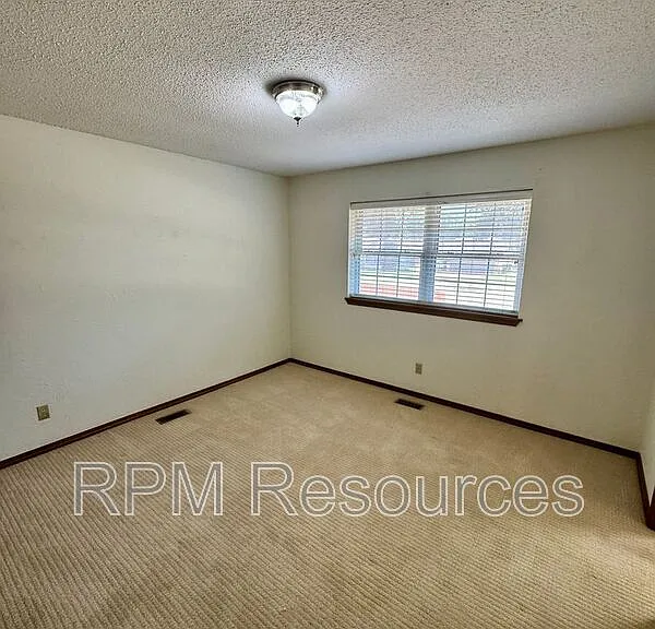 405 Walnut Ave — Photo 13