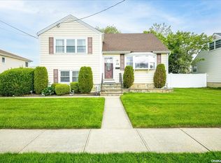 48 Layton St, Freeport, NY 11520