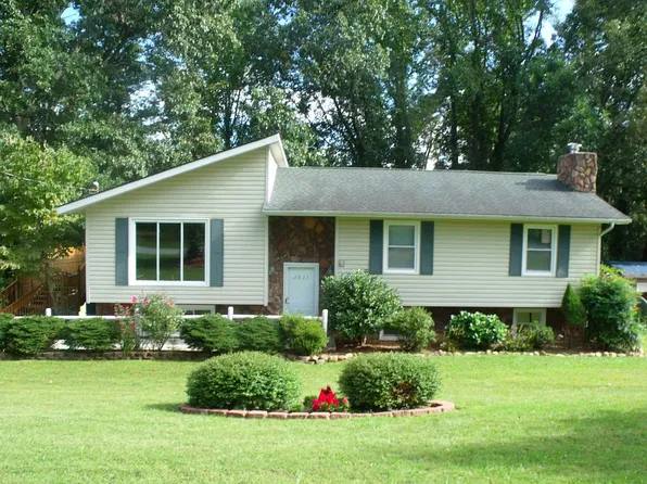 2825 Woodhill Dr, Johnson City, TN 37604