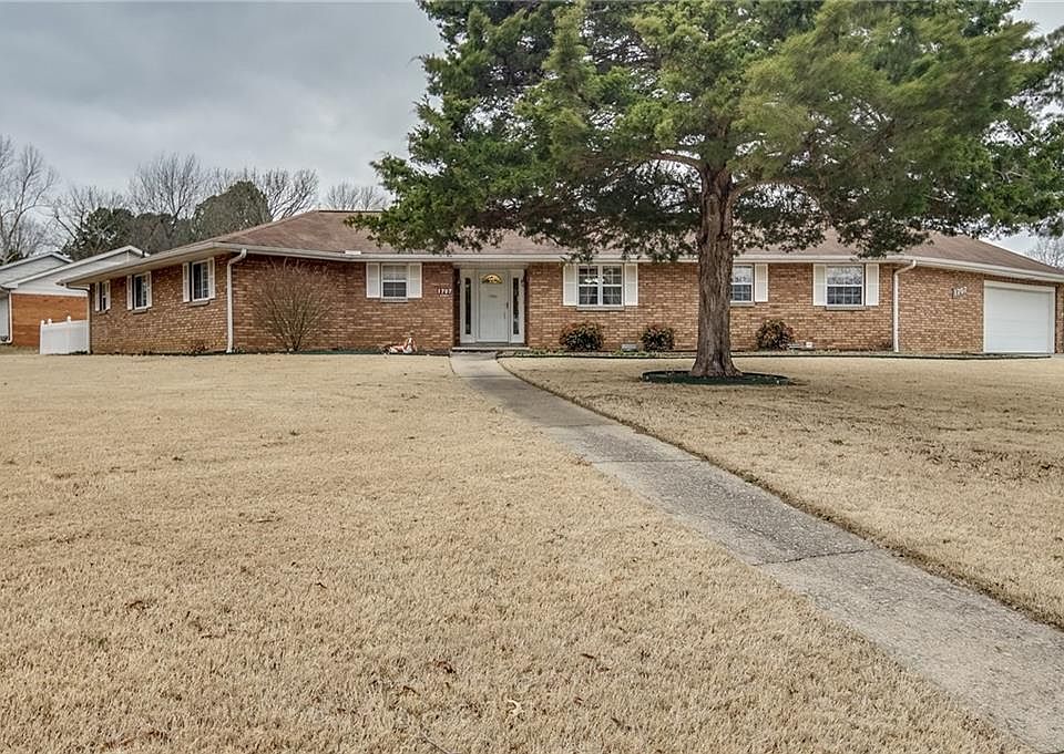 1st image of 1707 E Oakcliff St
