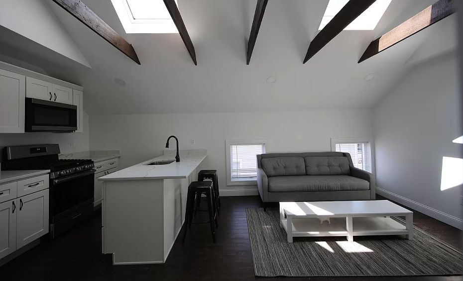 1st image of 15 E Transit St Floor 3