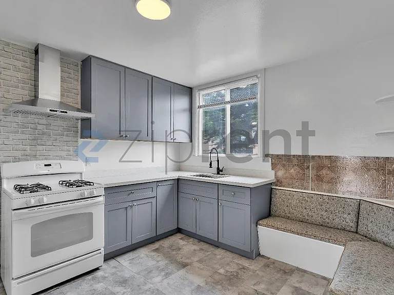 1714 44th Ave — Photo 8