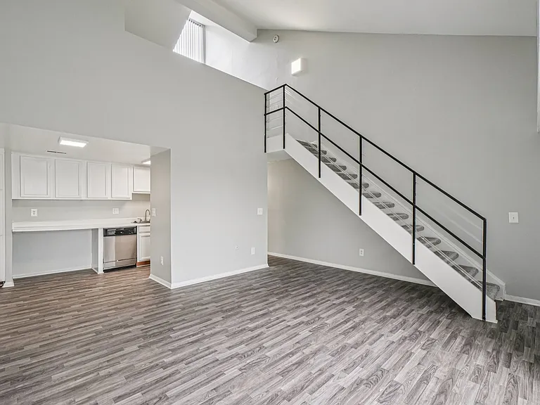Palms East Apartments — Photo 7