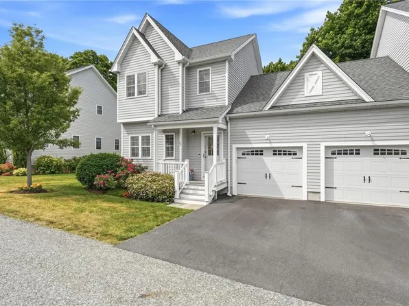 96 Seafare Ln, Portsmouth, RI 02871