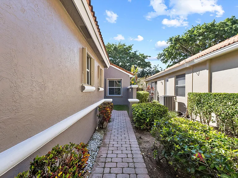 10860 Fairmont Village Dr — Photo 39
