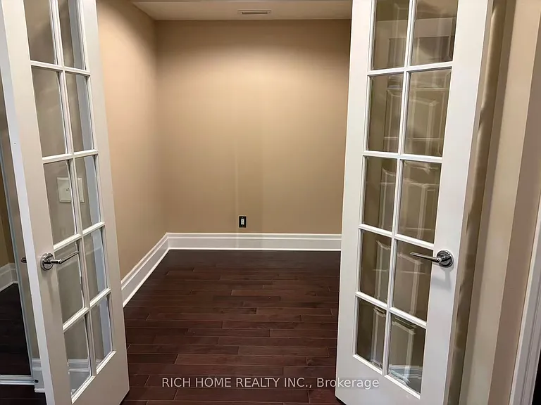 21 Upper Duke Cres #312 — Photo 18