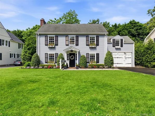 29 Hawthorne Place, Manhasset, NY 11030