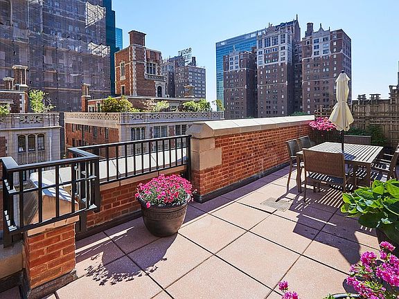 4th image of 324 41st St Unit Ph1102c