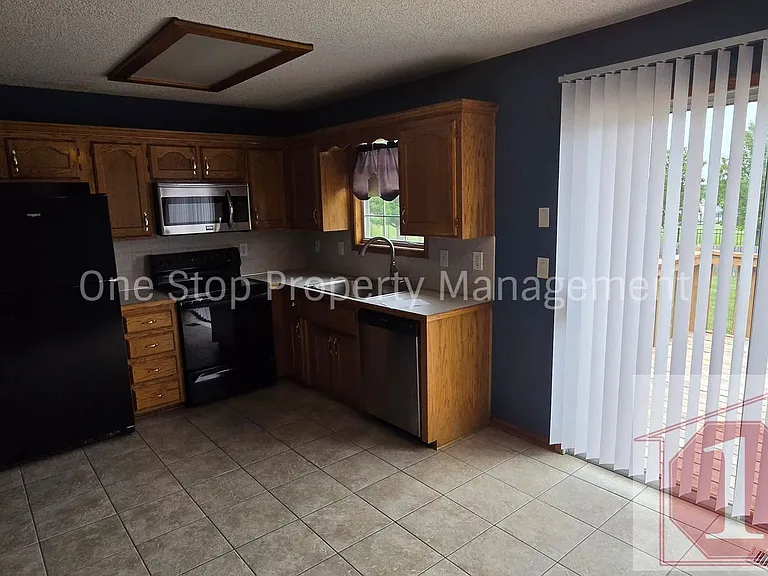 1317 S Huntington Dr — Photo 10