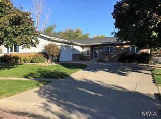 143 Green Court Dr, Elk Point, SD 57025