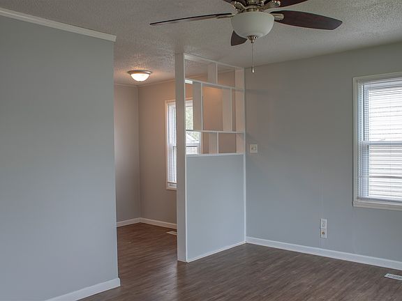 3rd image of 2071 Shelby Ave