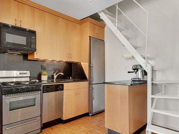 3rd image of 714 Sackett St APT 4R