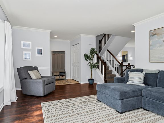 4th image of 9039 Lincolnwood Dr