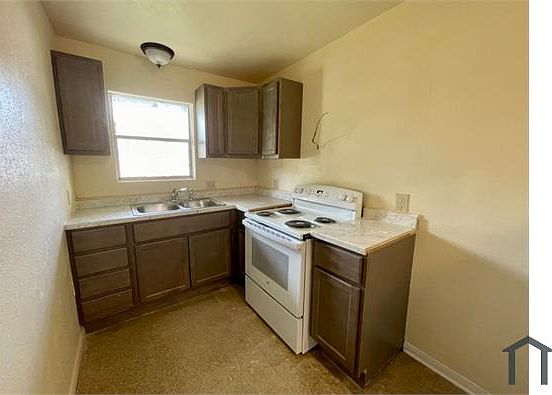 3rd image of 975 Woodrow St #24