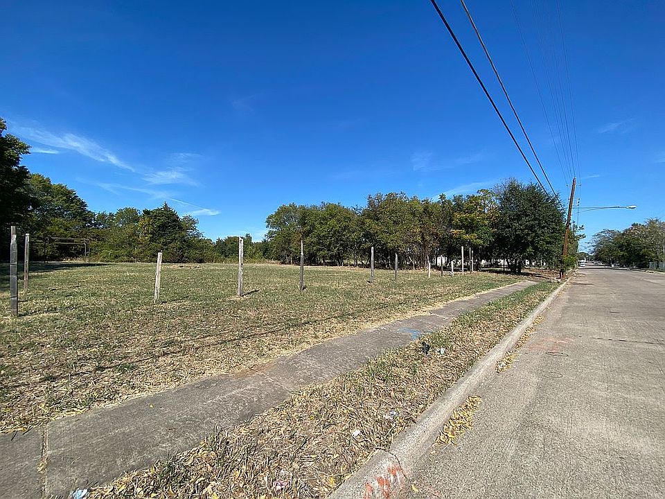 2nd image of 2633 52nd St