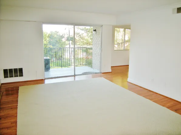 6290 Rose Hill Ct APT 64, Alexandria, VA 22310