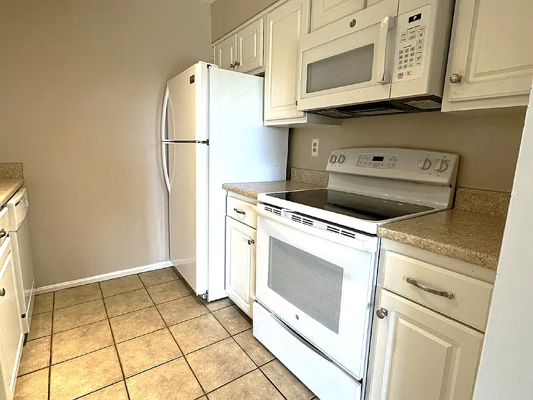 1111 Castle Harbour Way #3C — Photo 8