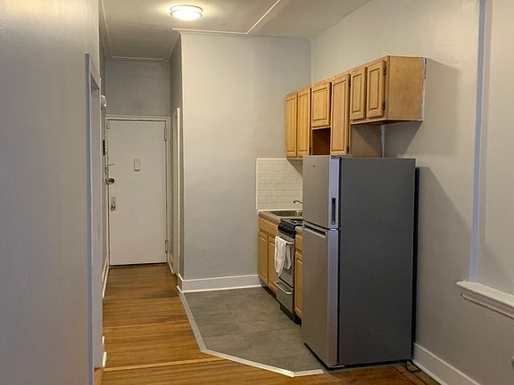5th image of 302 E 3rd St #4DD
