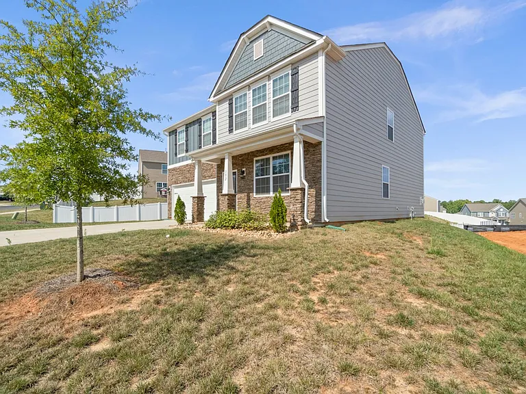 152 Atwater Landing Dr — Photo 3