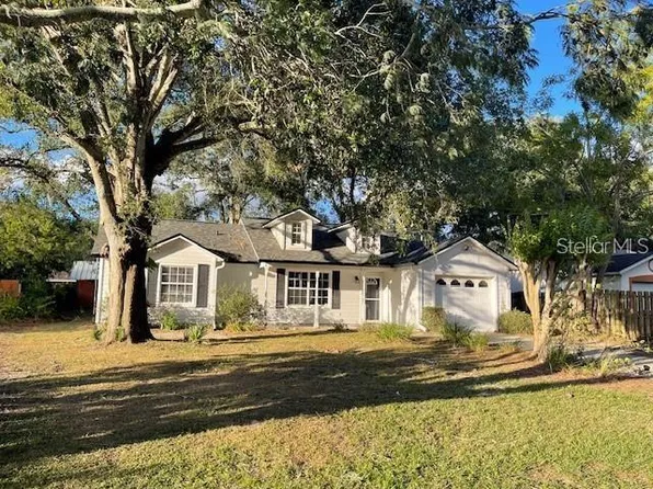 825 Mary Frank Ct, Mount Dora, FL 32757