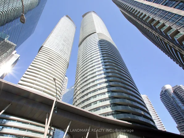 12 York St #1504, Toronto, ON M5J 0A9