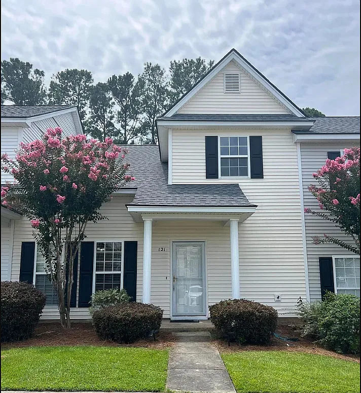 3 bed, 2.5 bath, 1591 sqft, $2,100 — Photo 1