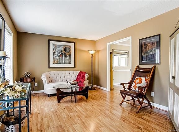 5th image of 5924 Chapel Creek Ct