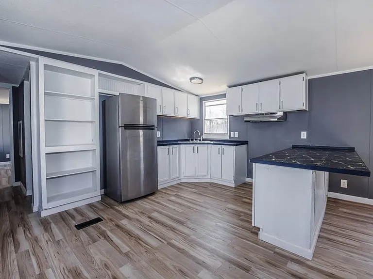 300 Randell Dr #27 — Photo 7