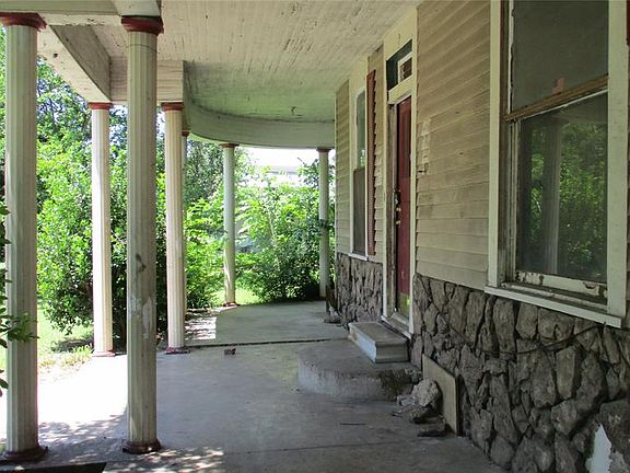 2nd image of 706 N Dallas St