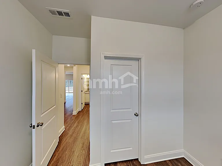 1357 Lomond Dr — Photo 15