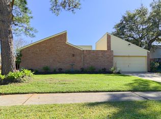 922 Pebbleshire Dr, Houston, TX 77062