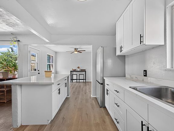 4th image of 5020 Whittier Dr